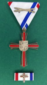 Sonderstufe Ehrenkreuz mit Schwerter für UNO/NATO Einsatz.
