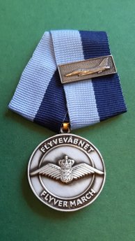 Flyvermarch medalje - Spange for 2 års deltagelse