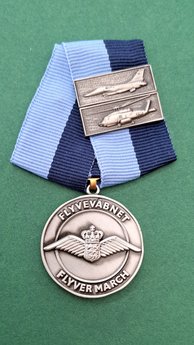 Flyvermarch medalje med spanger for tre års deltagelse